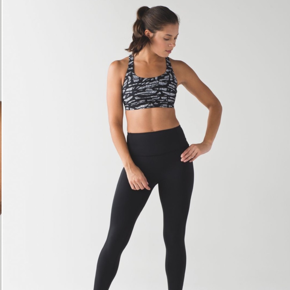 Lululemon Energy Bra Size 6, black/white